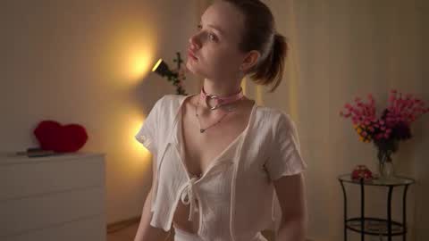 Luna and Lina online show from 11/13/25, 04:11