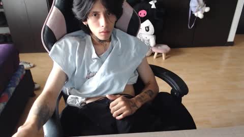 Snapshot of xice_boy chatting on 12/18/25, 02:23 xIce Boy online show from 12/18/25, 02:23