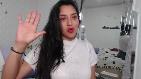ximena suarez online show from 02/18/25, 04:15