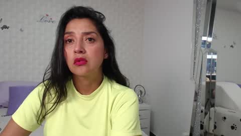ximena suarez online show from 02/19/25, 04:23