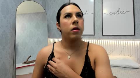 Snapshot of ximenahott_ chatting on 09/15/25, 10:04 Yoy online show from 09/15/25, 10:04