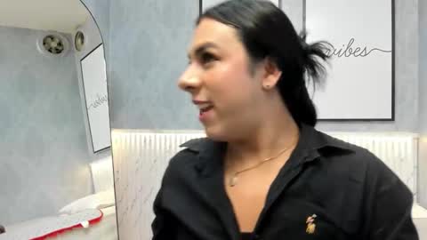 Snapshot of ximenahott_ chatting on 10/02/25, 10:00 Yoy online show from 10/02/25, 10:00