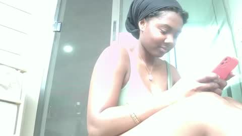 Snapshot of ximora212 chatting on 01/05/26, 05:27 Ximora online show from 01/05/26, 05:27