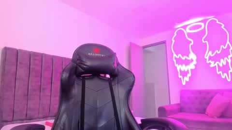 xiomara_cortes online show from 11/25/25, 12:43