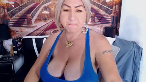 XIOMY   give LIKE on my page online show from 09/17/25, 02:52