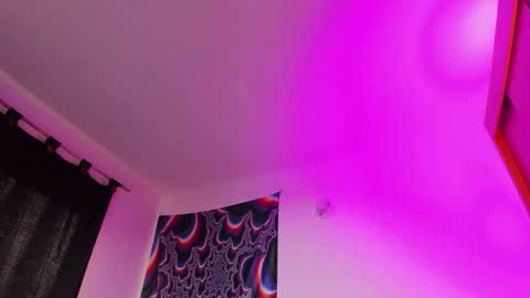 xizette online show from 03/08/25, 06:37