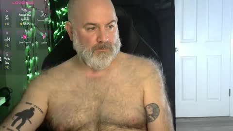 Snapshot of xjohnniex77 chatting on 01/17/26, 04:06 MrSlowBurn77 online show from 01/17/26, 04:06