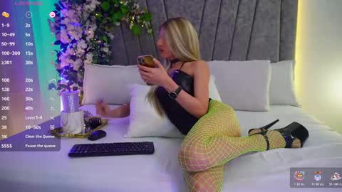 Snapshot of xkassandraxx chatting on 11/13/25, 04:33 Kassandra online show from 11/13/25, 04:33