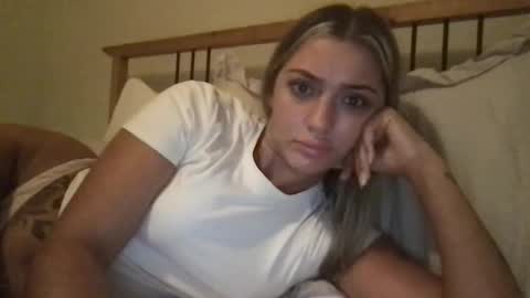 Snapshot of xkloeexo chatting on 12/15/25, 07:40 xkloeexo online show from 12/15/25, 07:40