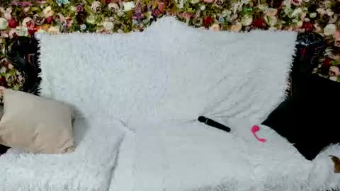 Snapshot of xlindamilfx chatting on 06/17/26, 01:23 Linda online show from 06/17/26, 01:23