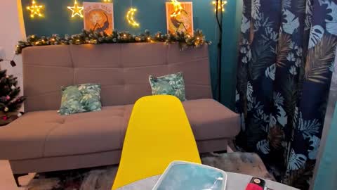Snapshot of xloe_queen chatting on 12/27/24, 03:26 Chloe online show from 12/27/24, 03:26