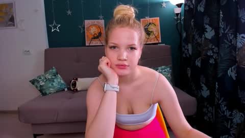 Snapshot of xloe_queen chatting on 01/29/25, 09:23 Chloe online show from 01/29/25, 09:23