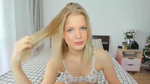 Snapshot of xloe_queen chatting on 01/16/26, 09:02 Chloe online show from 01/16/26, 09:02