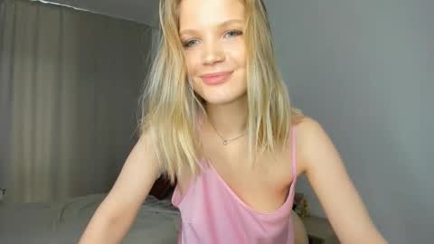 Snapshot of xloe_queen chatting on 03/11/26, 08:20 Chloe online show from 03/11/26, 08:20