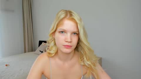 Snapshot of xloe_queen chatting on 07/23/26, 06:55 Chloe online show from 07/23/26, 06:55