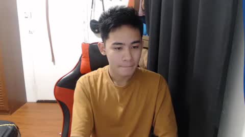 Snapshot of xluminous chatting on 12/04/24, 10:35 MIKAEL online show from 12/04/24, 10:35