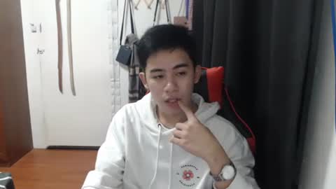 Snapshot of xluminous chatting on 12/17/24, 11:28 MIKAEL online show from 12/17/24, 11:28