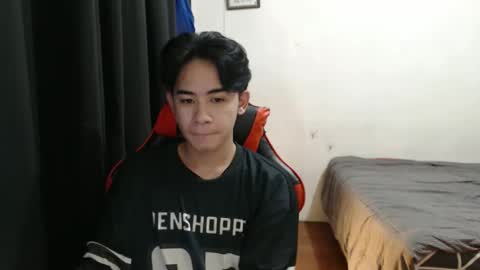 Snapshot of xluminous chatting on 09/12/25, 10:15 MIKAEL online show from 09/12/25, 10:15