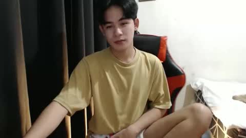 Snapshot of xluminous chatting on 11/04/25, 08:57 MIKAEL online show from 11/04/25, 08:57