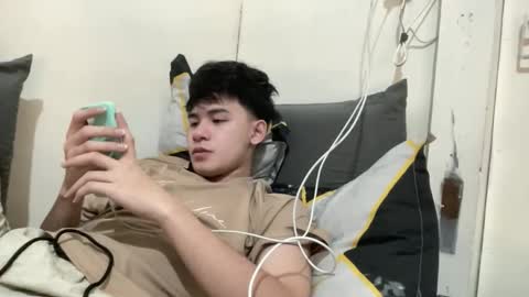 Snapshot of xluminous chatting on 12/03/25, 02:37 MIKAEL online show from 12/03/25, 02:37