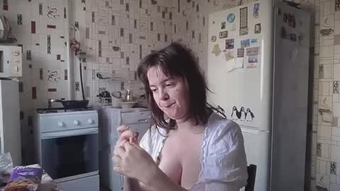 Luna online show from 11/13/25, 06:34