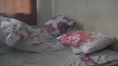 Luna online show from 12/17/25, 05:46