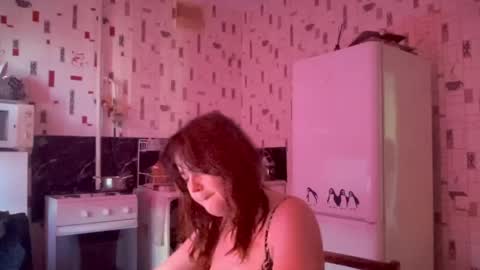 Snapshot of xlunasexyx chatting on 05/17/26, 02:46 Luna online show from 05/17/26, 02:46