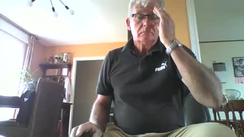 Snapshot of xmaeg3 chatting on 09/10/25, 12:38 xmaeg3 online show from 09/10/25, 12:38