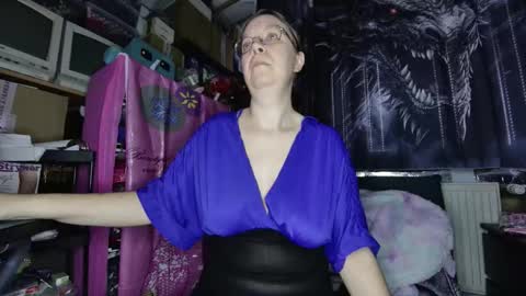 Snapshot of xnicetitsx chatting on 12/16/25, 08:41 xnicetitsx online show from 12/16/25, 08:41