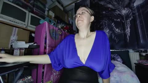 Snapshot of xnicetitsx chatting on 12/17/25, 07:25 xnicetitsx online show from 12/17/25, 07:25