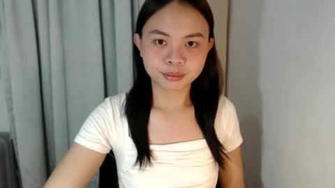 Snapshot of xo_worth_it chatting on 02/16/26, 11:50 nathalie online show from 02/16/26, 11:50