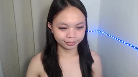 Snapshot of xo_worth_it chatting on 03/28/26, 10:42 nathalie online show from 03/28/26, 10:42