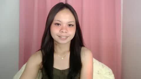 Snapshot of xo_worth_it chatting on 04/04/26, 04:33 nathalie online show from 04/04/26, 04:33