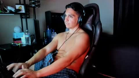 Snapshot of xoalejandroxo6 chatting on 06/14/26, 06:04 xoalejandroxo6 online show from 06/14/26, 06:04