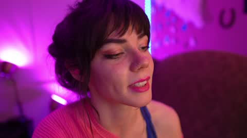 Bella Bondai online show from 12/17/24, 12:00