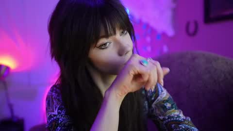 Bella Bondai online show from 02/23/25, 11:44