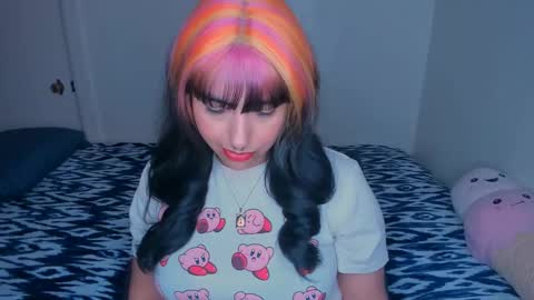 Snapshot of xocurvyrae chatting on 12/04/24, 02:37 Rae online show from 12/04/24, 02:37