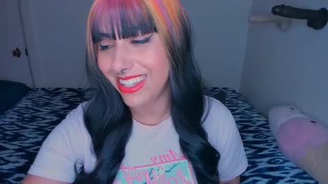 Snapshot of xocurvyrae chatting on 12/05/24, 02:33 Rae online show from 12/05/24, 02:33