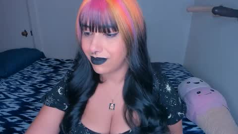 Snapshot of xocurvyrae chatting on 12/06/24, 03:22 Rae online show from 12/06/24, 03:22