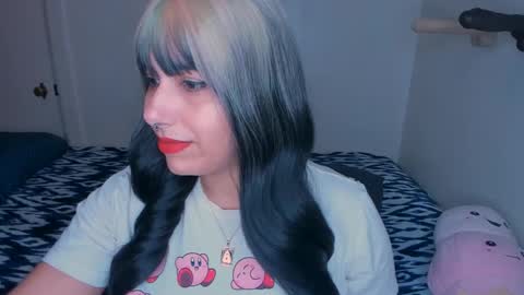 Snapshot of xocurvyrae chatting on 01/06/25, 02:15 Rae online show from 01/06/25, 02:15