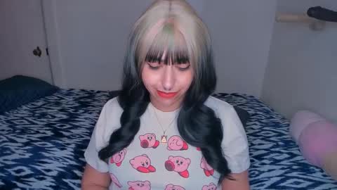 Snapshot of xocurvyrae chatting on 01/06/25, 05:41 Rae online show from 01/06/25, 05:41