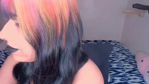 Snapshot of xocurvyrae chatting on 02/18/25, 01:43 Rae online show from 02/18/25, 01:43