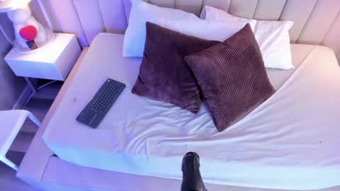 Xolara  online show from 04/12/26, 11:48