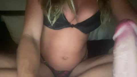Snapshot of xoviolettt chatting on 06/30/26, 06:14 3 online show from 06/30/26, 06:14