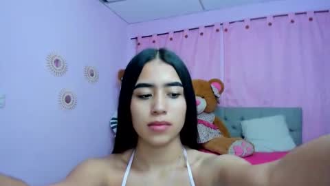 Snapshot of xoxo_melany chatting on 11/19/25, 12:05 melany online show from 11/19/25, 12:05