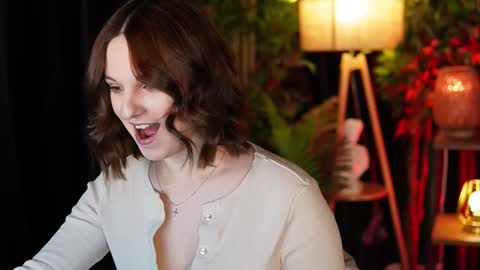 xoxo_molly online show from 10/03/25, 01:41