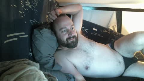 Snapshot of xredchestedx chatting on 01/01/25, 09:07 Red online show from 01/01/25, 09:07