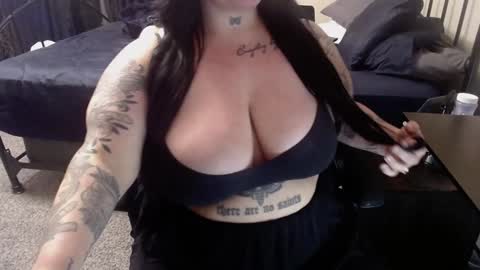 Snapshot of xrileyschembri chatting on 12/05/24, 05:37 xorileyschembri online show from 12/05/24, 05:37