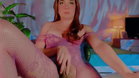 Snapshot of xseductivemichellex chatting on 02/19/25, 11:17 Michelle online show from 02/19/25, 11:17