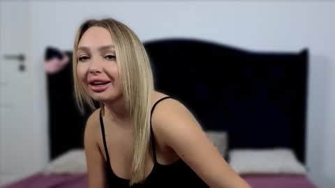 AnnaMaee online show from 10/30/25, 06:41